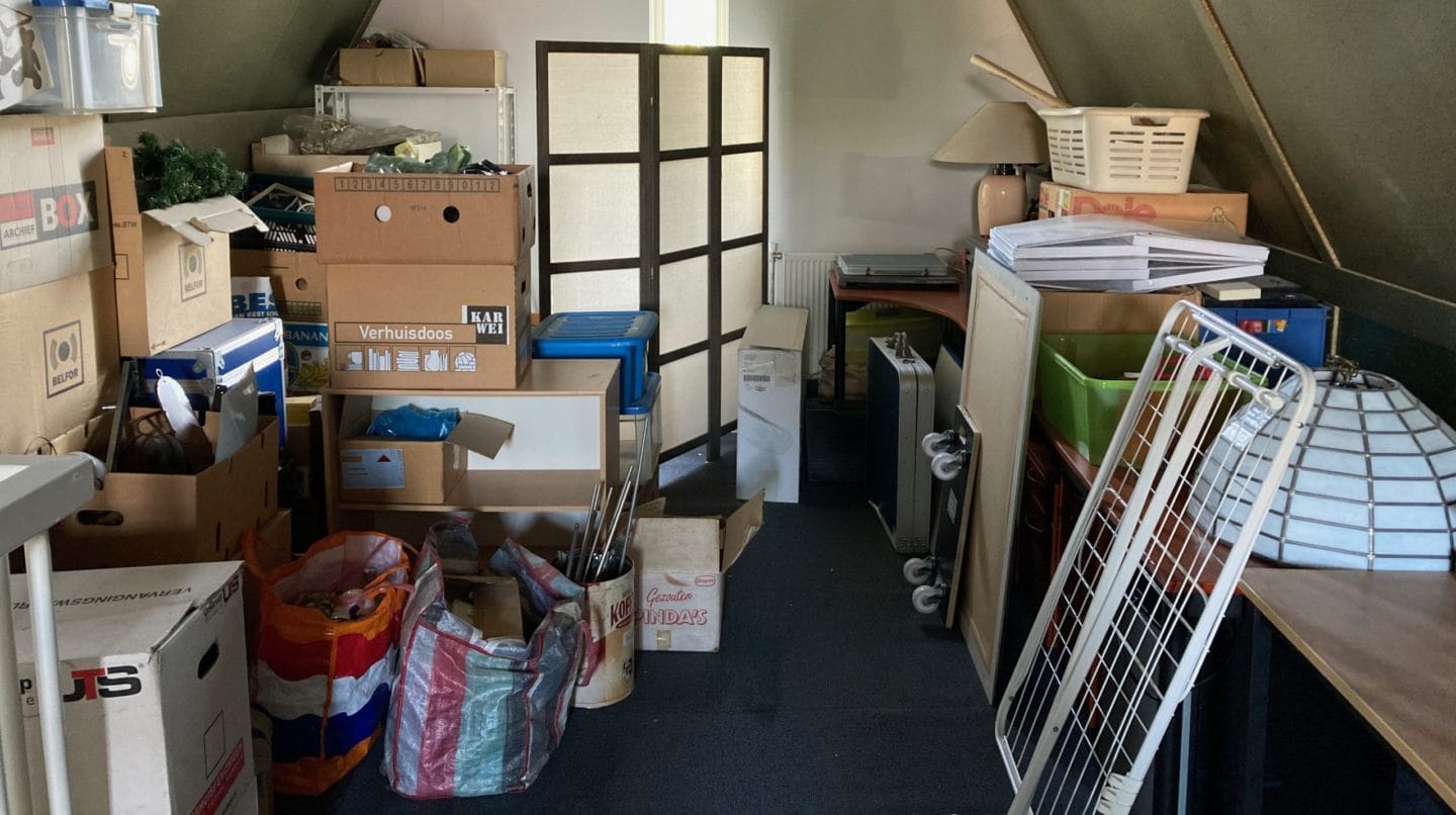 Kofferbakverkoop op zolder