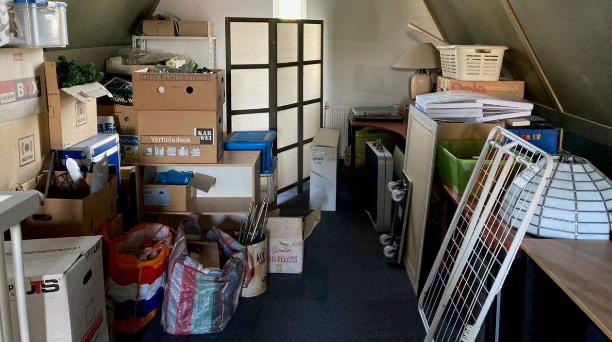 Kofferbakverkoop op zolder