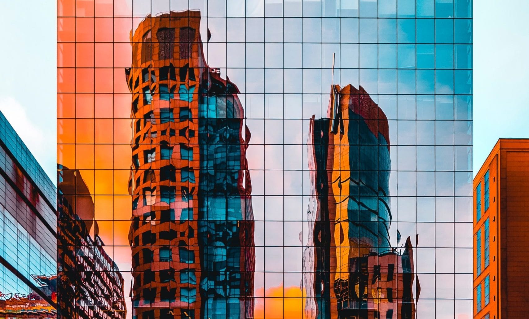 Het vormt en vervormt, schept en herschept, wat er is